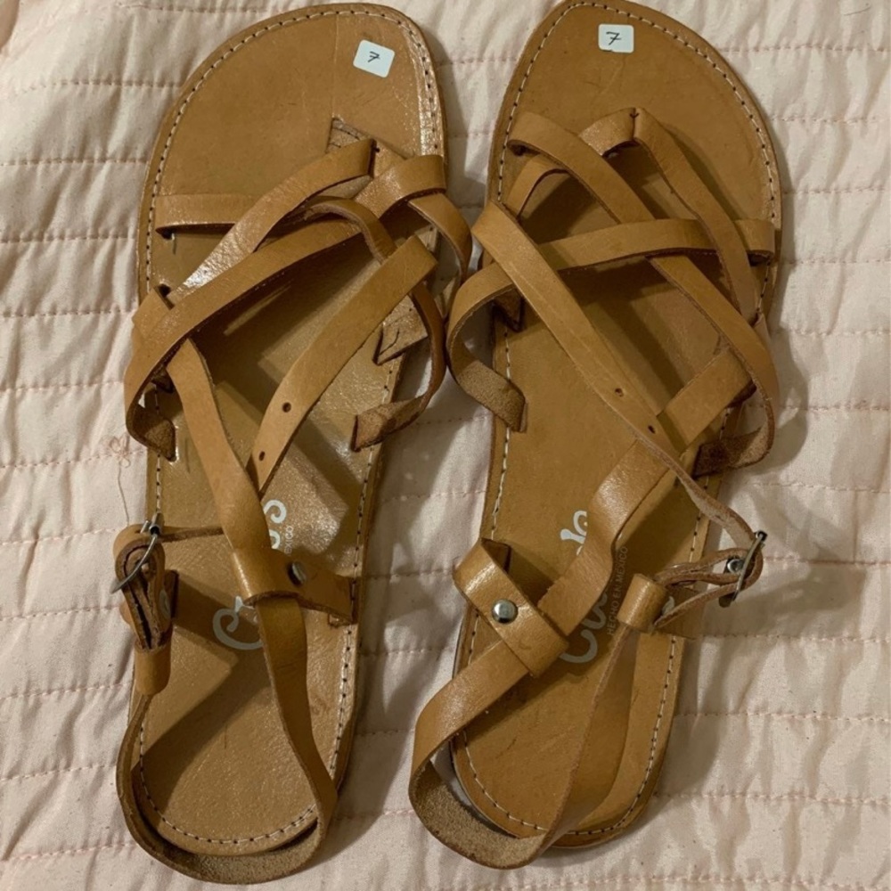 Woman’s sandals cueo’s color sand